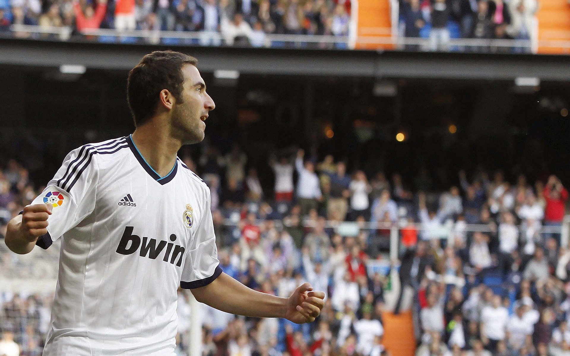 桑德兰防线密集，光明球场力争保级，桑德兰主场球衣