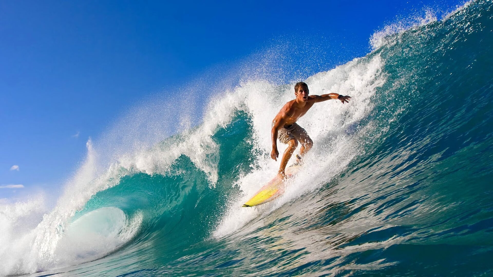 “2025世界运动会：高新体育中心篮球赛惊险对抗，燃爆全场”